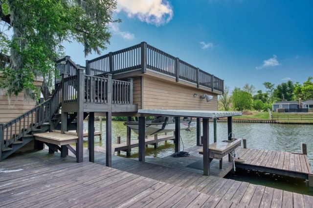 1491 Private Road 652, Sargent, TX 77414