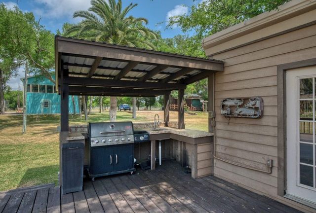 1491 Private Road 652, Sargent, TX 77414