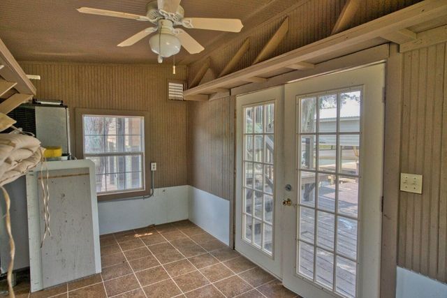 1491 Private Road 652, Sargent, TX 77414