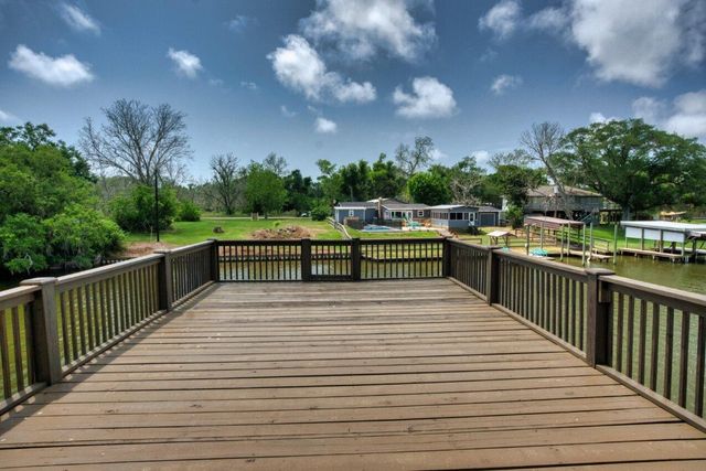 1491 Private Road 652, Sargent, TX 77414