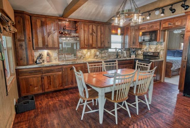 1491 Private Road 652, Sargent, TX 77414