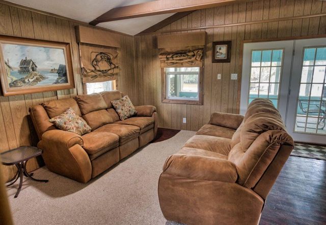 1491 Private Road 652, Sargent, TX 77414