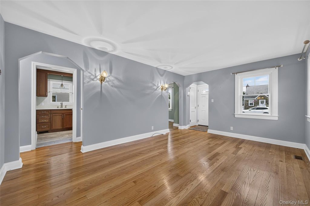 177 Jerome Avenue, Mineola, NY 11501 — photo 3