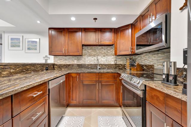 176 Helios Drive 108, Jupiter, FL 33477