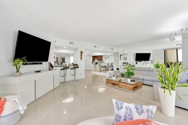 176 Helios Drive 108, Jupiter, FL 33477