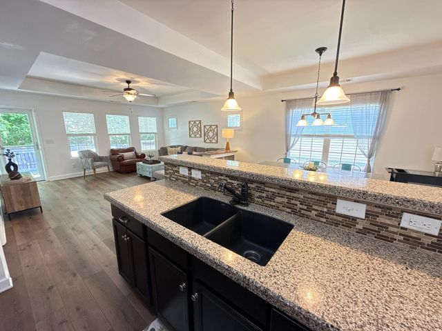 2422 Duxbury Dr, Columbia, TN 38401