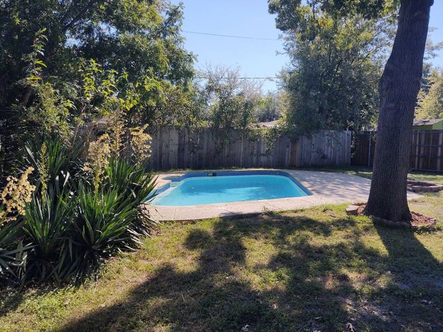 600 Benedict Lane, Arlington, TX 76002