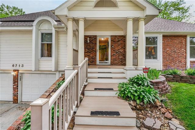 6713 N Garfield Avenue, Gladstone, MO 64118