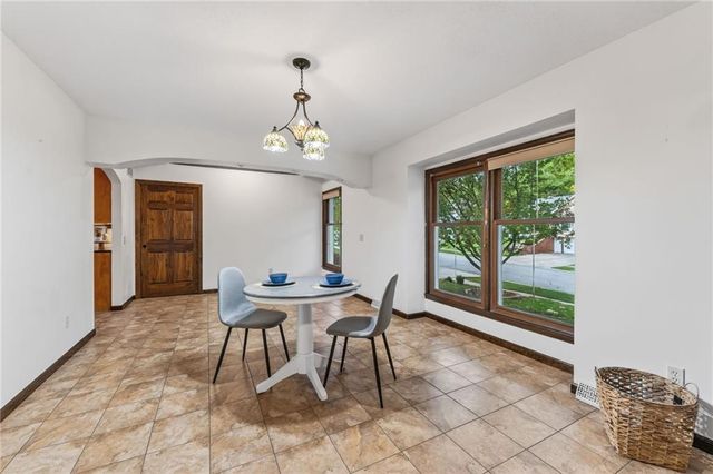 6713 N Garfield Avenue, Gladstone, MO 64118