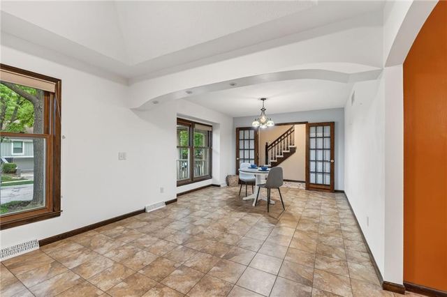 6713 N Garfield Avenue, Gladstone, MO 64118