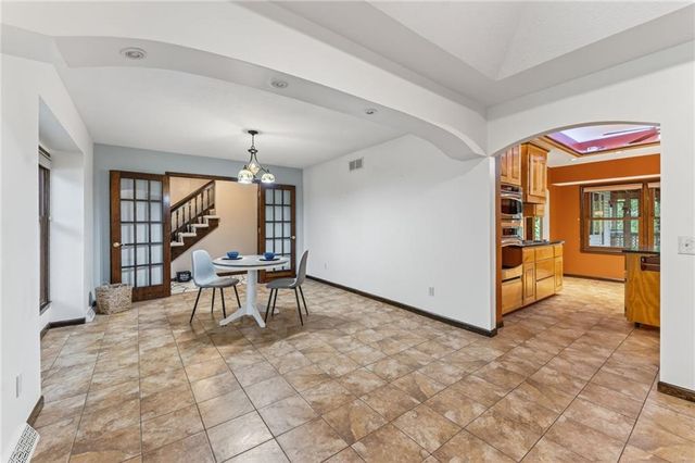 6713 N Garfield Avenue, Gladstone, MO 64118