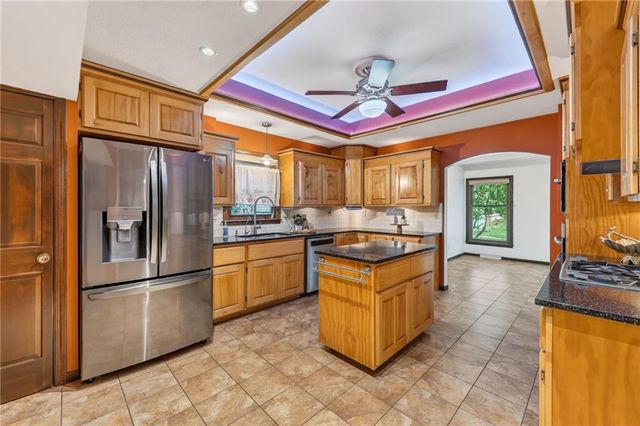 6713 N Garfield Avenue, Gladstone, MO 64118