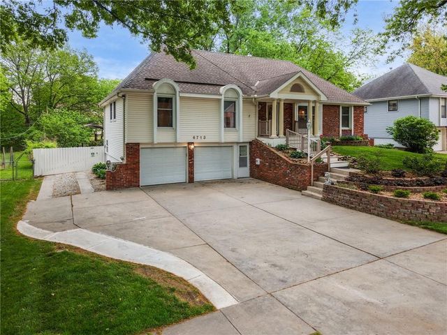 6713 N Garfield Avenue, Gladstone, MO 64118