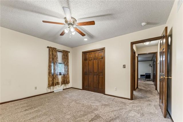 6713 N Garfield Avenue, Gladstone, MO 64118