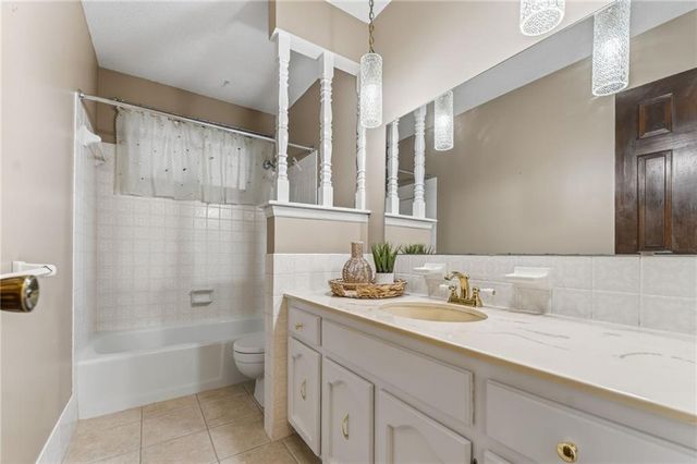 6713 N Garfield Avenue, Gladstone, MO 64118