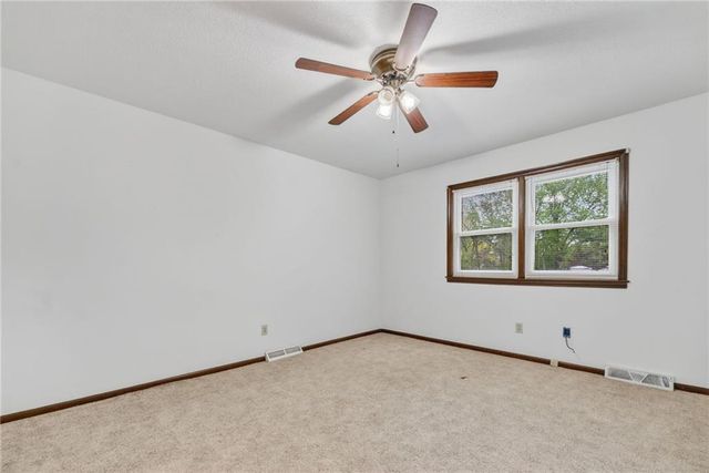 6713 N Garfield Avenue, Gladstone, MO 64118