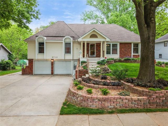 6713 N Garfield Avenue, Gladstone, MO 64118