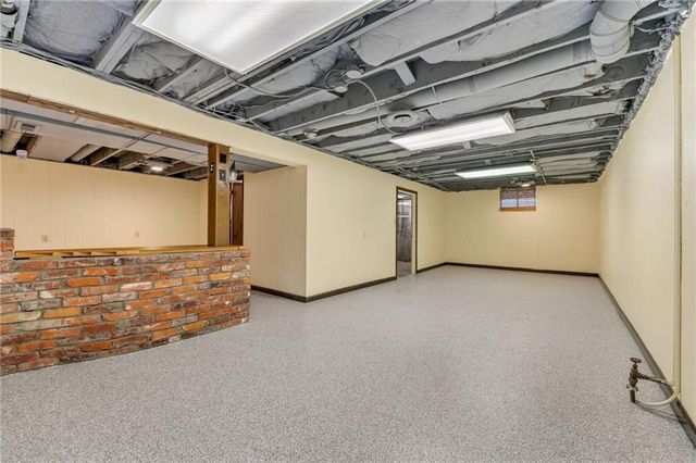 6713 N Garfield Avenue, Gladstone, MO 64118