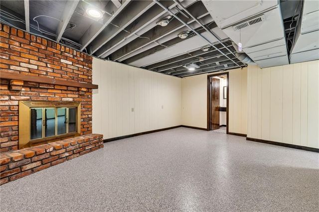 6713 N Garfield Avenue, Gladstone, MO 64118