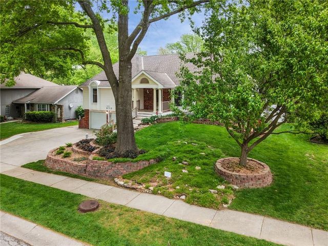 6713 N Garfield Avenue, Gladstone, MO 64118