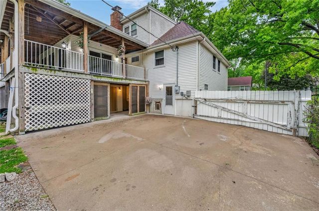 6713 N Garfield Avenue, Gladstone, MO 64118