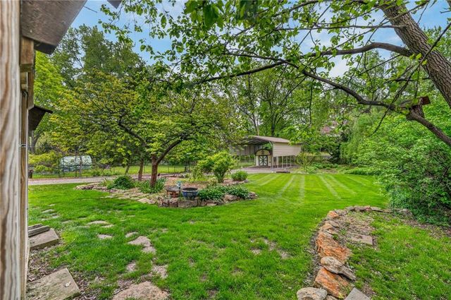 6713 N Garfield Avenue, Gladstone, MO 64118