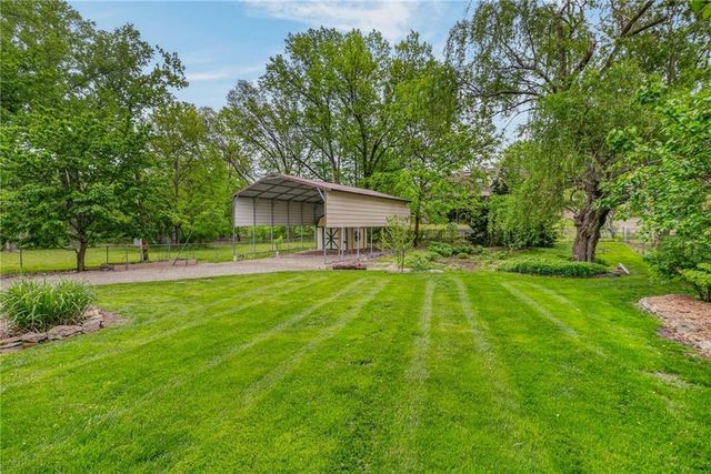 6713 N Garfield Avenue, Gladstone, MO 64118