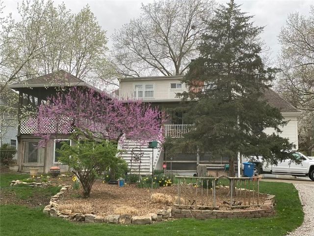 6713 N Garfield Avenue, Gladstone, MO 64118