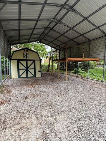 6713 N Garfield Avenue, Gladstone, MO 64118