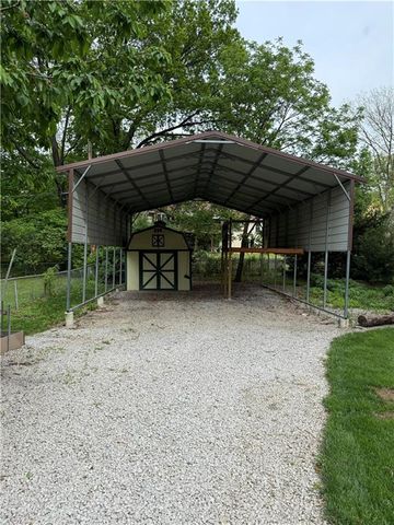 6713 N Garfield Avenue, Gladstone, MO 64118