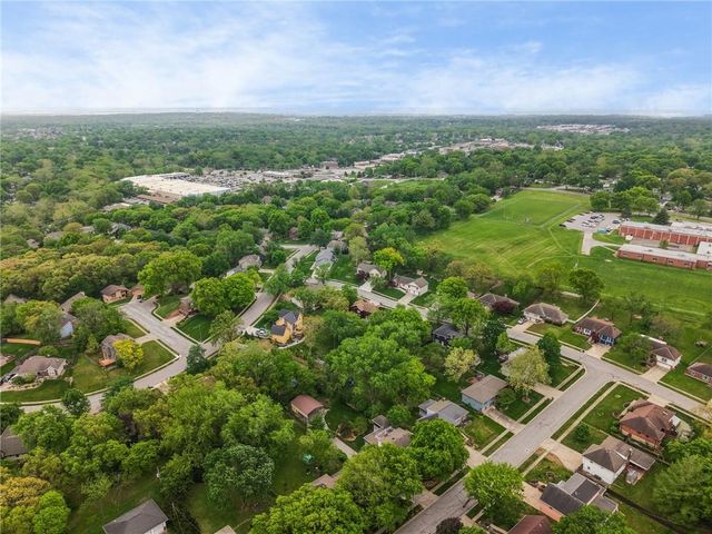 6713 N Garfield Avenue, Gladstone, MO 64118