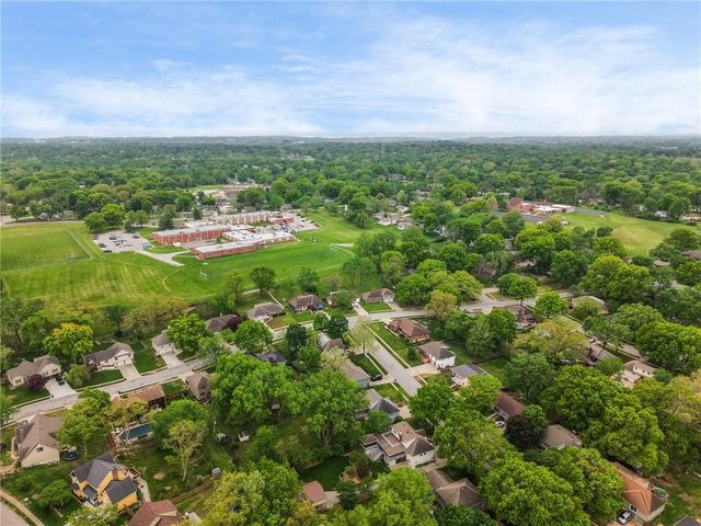 6713 N Garfield Avenue, Gladstone, MO 64118