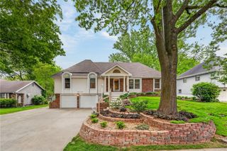 6713 N Garfield Avenue, Gladstone, MO 64118
