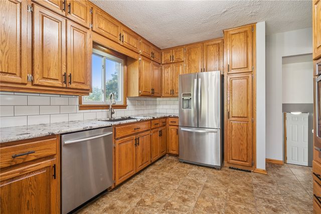 705 Grantwood Drive SE, Cedar Rapids, IA 52403