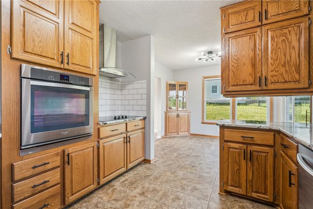 705 Grantwood Drive SE, Cedar Rapids, IA 52403