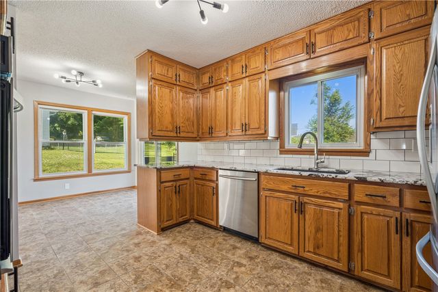 705 Grantwood Drive SE, Cedar Rapids, IA 52403