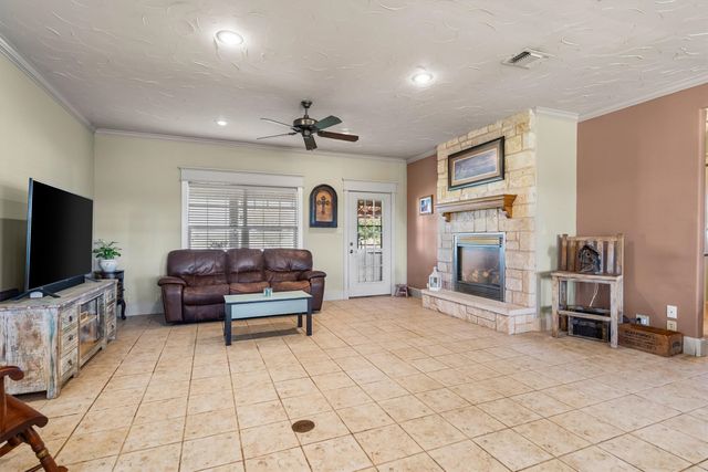 1233 Fm 901, Collinsville, TX 76233