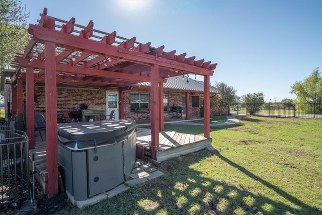 1233 Fm 901, Collinsville, TX 76233