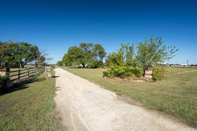 1233 Fm 901, Collinsville, TX 76233