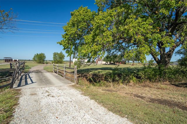 1233 Fm 901, Collinsville, TX 76233