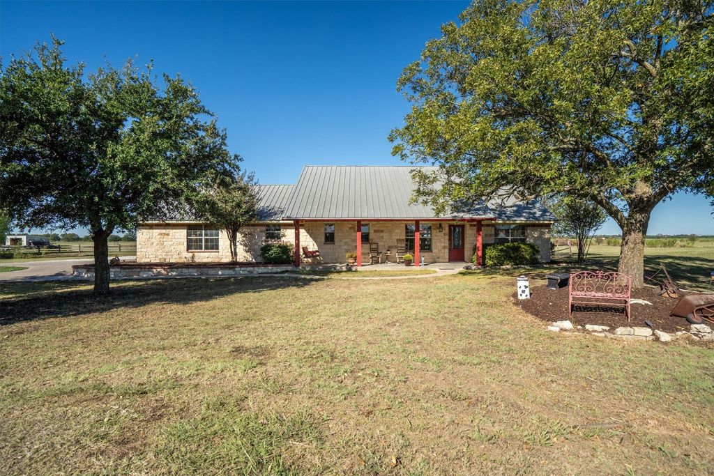 1233 Fm 901, Collinsville, TX 76233