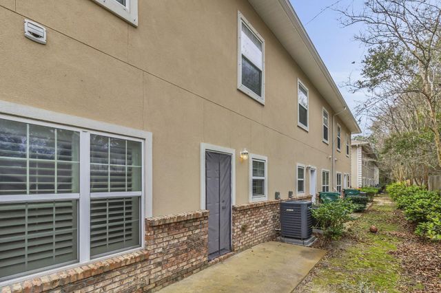 1486 Bentley Circle, Fort Walton Beach, FL 32547