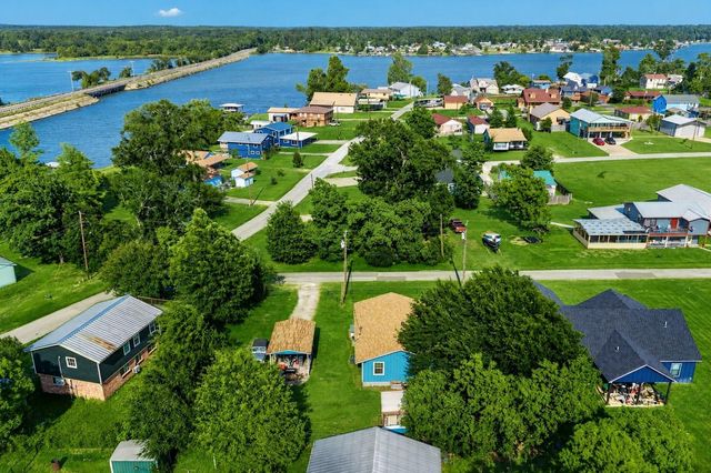 124 4th Avenue, Onalaska, TX 77360