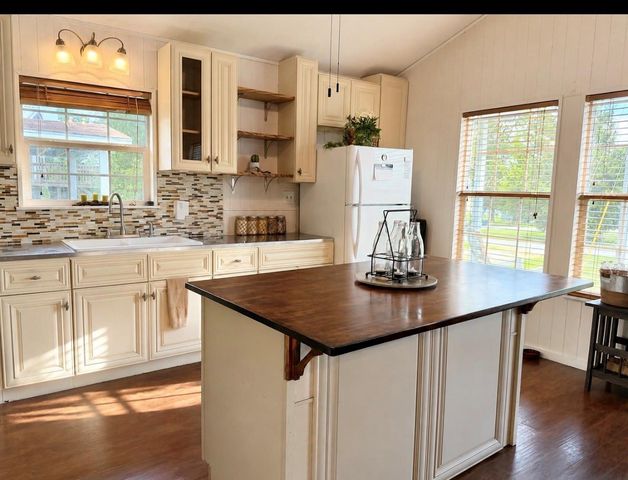 124 4th Avenue, Onalaska, TX 77360
