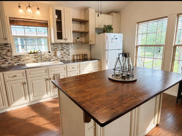 124 4th Avenue, Onalaska, TX 77360