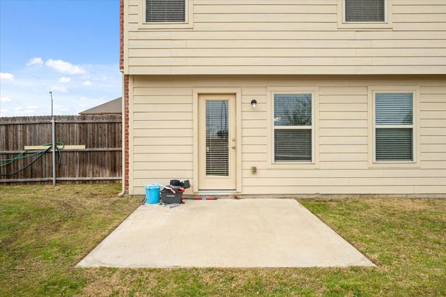 516 Clearlake Drive, Waxahachie, TX 75165