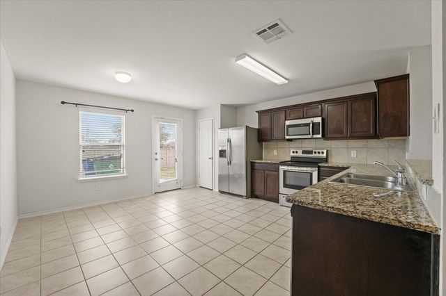 516 Clearlake Drive, Waxahachie, TX 75165