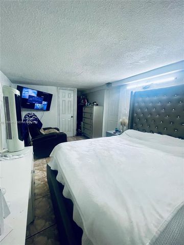 2751 Nw 99th Street, Miami, FL 33147