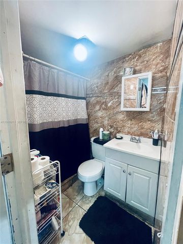 2751 Nw 99th Street, Miami, FL 33147