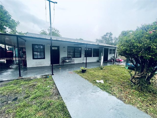 2751 Nw 99th Street, Miami, FL 33147